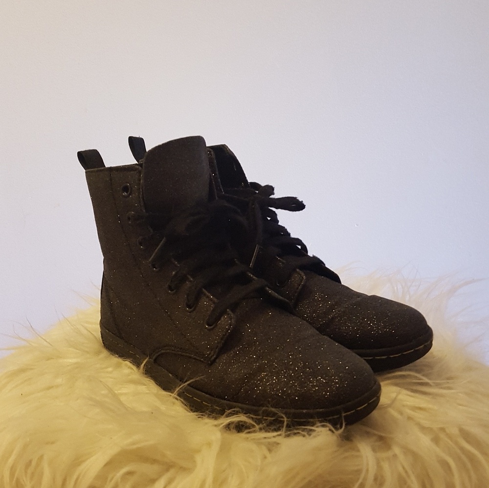 Dr. Marten Hackney Melody Glitter Boot